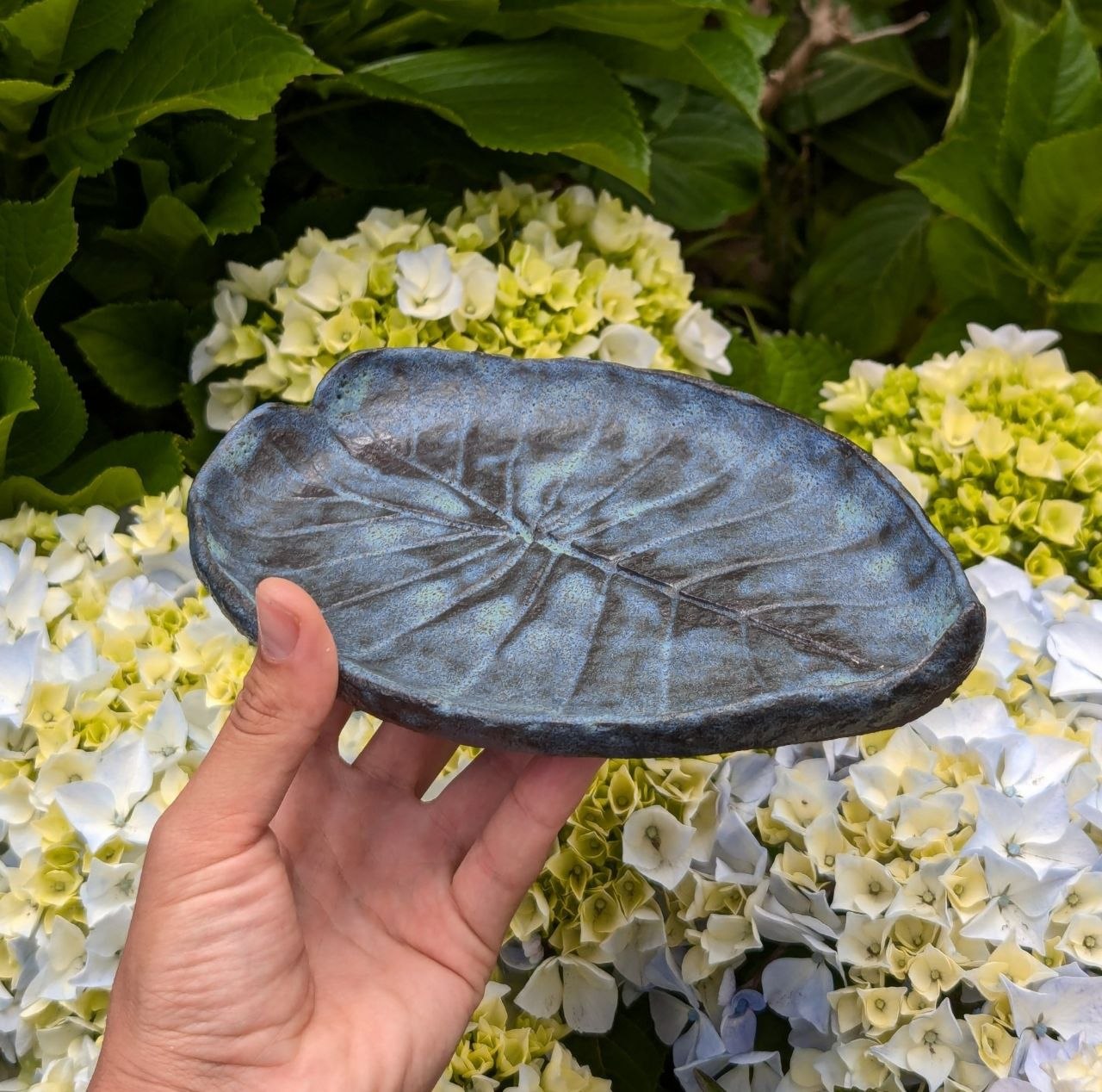 Hand-painted Ceramic Leaf Plate — photo 1