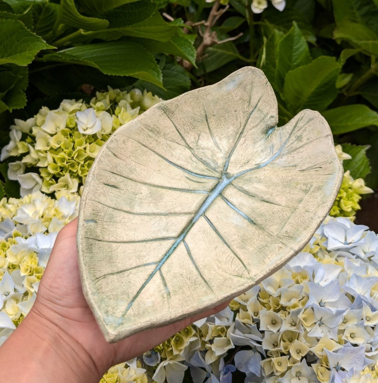 Hand-painted Ceramic Leaf Plate — photo 2